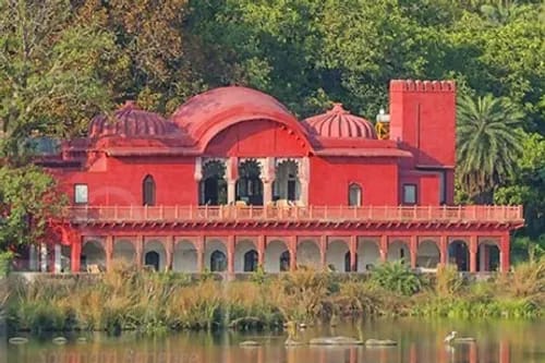 Red-walled Jogi Mahal beside Padam Talao